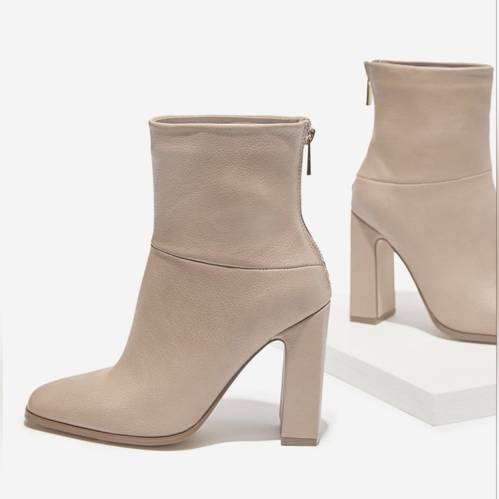 Shoedazzle Inesa Bootie Beige Size 9